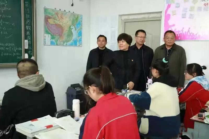 殷殷关怀暖心田 谆谆嘱托催奋进(图5)