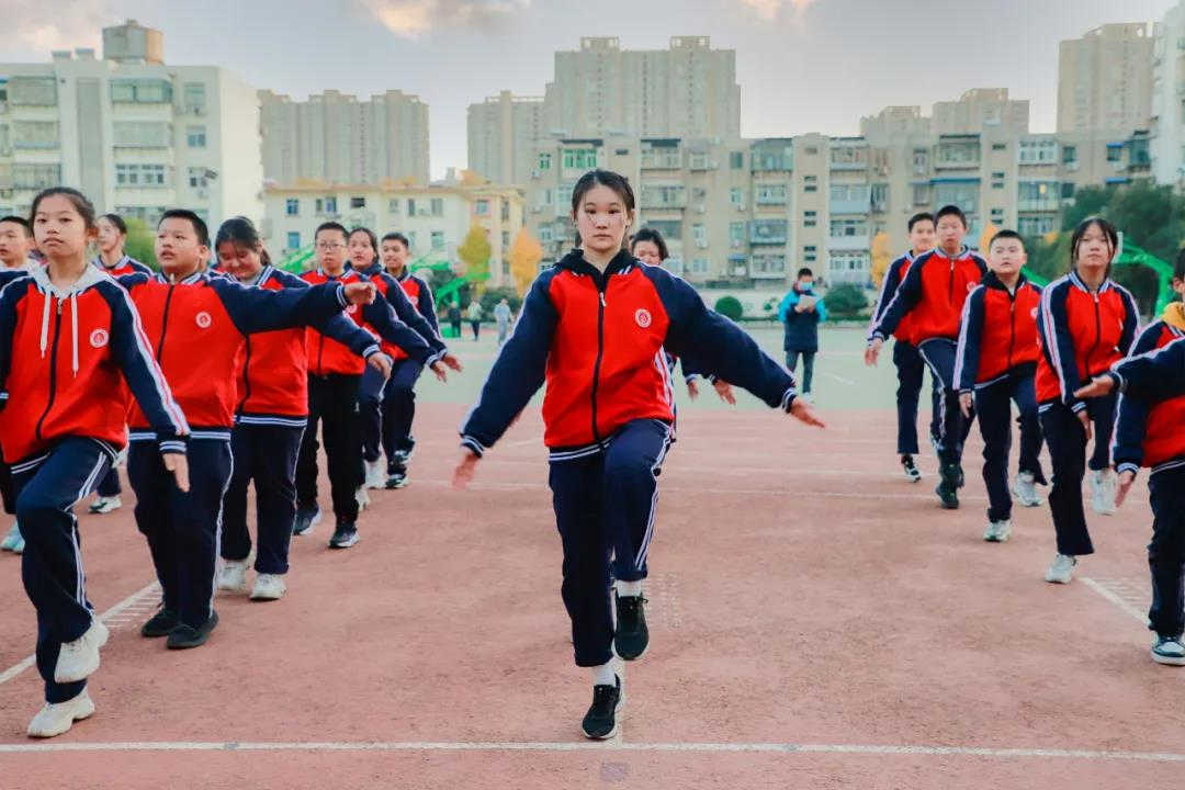 1-211126143tn20.jpg